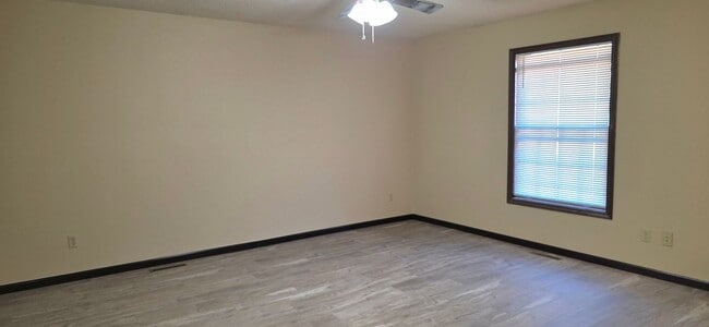 Photo - 2000 Square feet Duplex Southeast! $1195