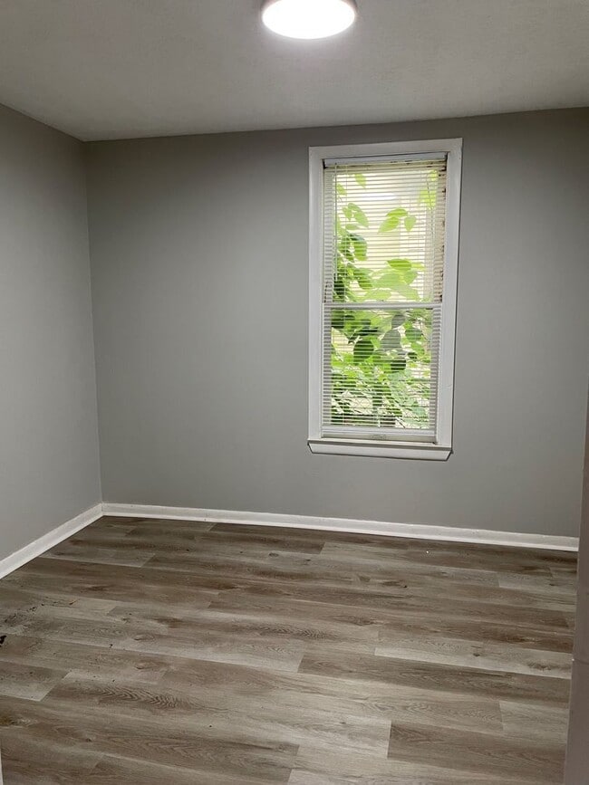 Photo - 592 E 3rd Ave