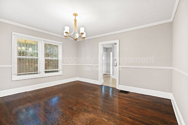 Photo - 76 Burbank Dr NW