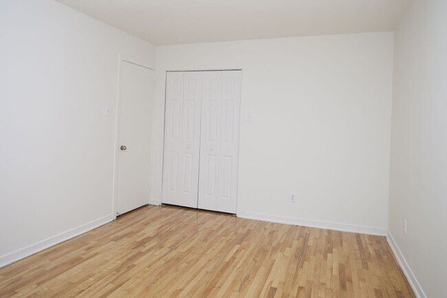 Photo - 4590 Chemin Queen Mary Unit 306