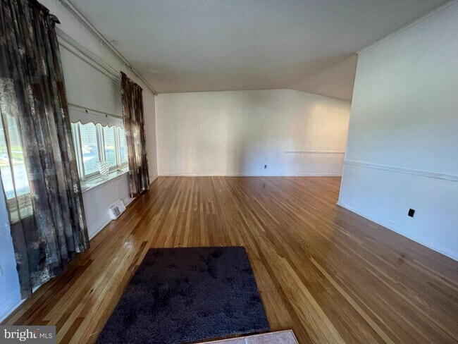 Photo - 1053 E Sydney St