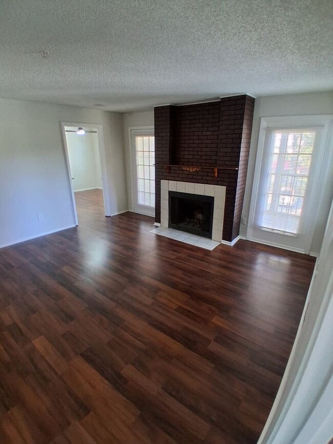 Photo - Oasis - # 10-201 Unit 1