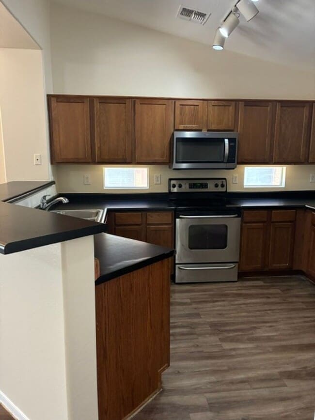 Photo - Spacious 4 Bedroom Home in Avondale!