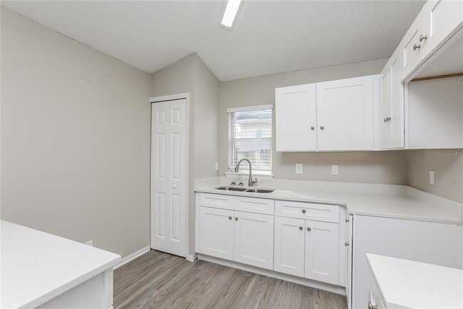 Photo - 6250 Kaieteur Ln