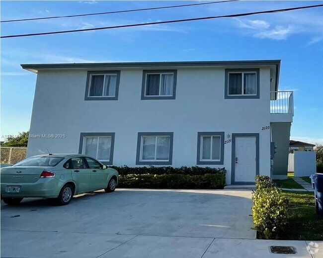 Building Photo - 2121 NW 72nd St Unit 2121 Rental
