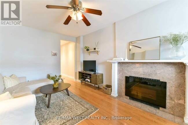 Photo - 734 Indian Rd Unit Main Fl