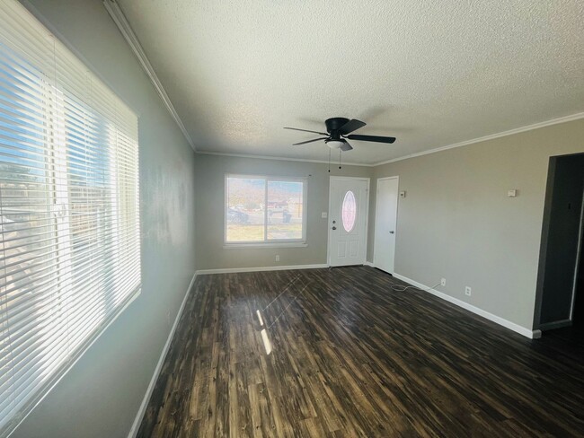 Photo - 3 Bedroom 2 Bathroom Home!