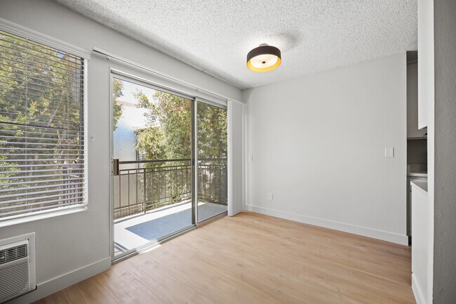 1352 S Carmelina Ave Los Angeles, CA 90025 - 1352 S Carmelina Ave Los Angeles, CA 90025 Apartment Unit 205