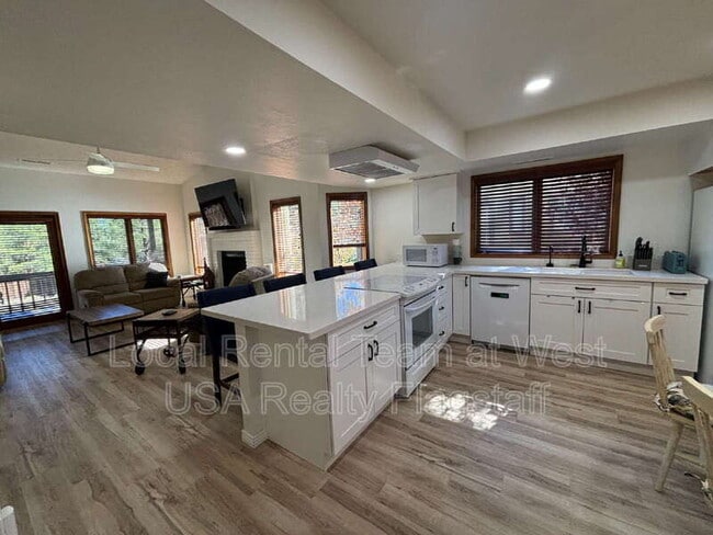 2340 N Plateau Dr