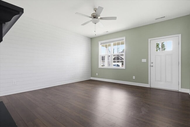 Photo - 1717 Stackhouse Dr