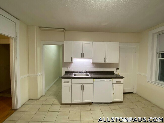 Photo - 8 Barrows St Unit 3