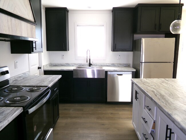 Photo - 432 Patriot Ln