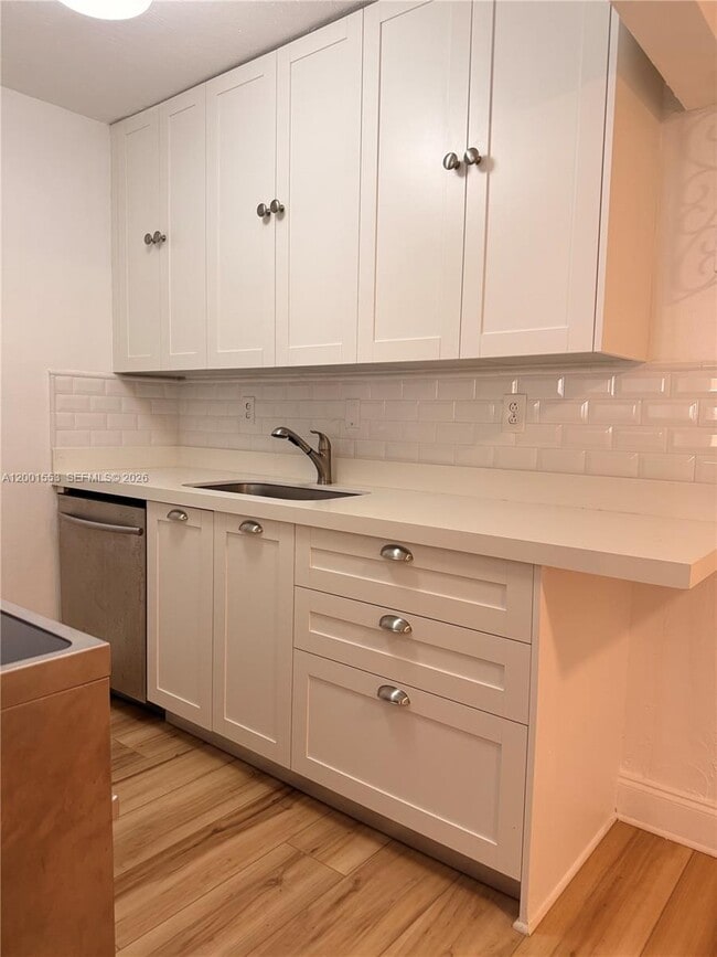 Building Photo - 10834 N Kendall Dr Unit X13