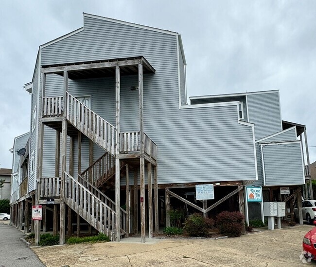 Building Photo - Beach Lovers! Rental