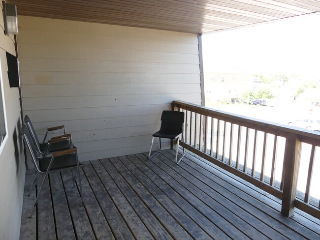 Lakeview Terrace Apartments - Lakeview Terrace Apartments