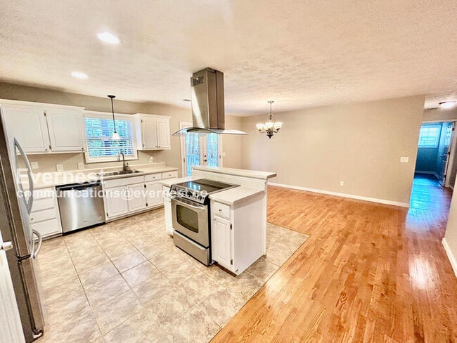 Photo - SPECIAL OFFER! / 3-Bedroom Home with Garag...