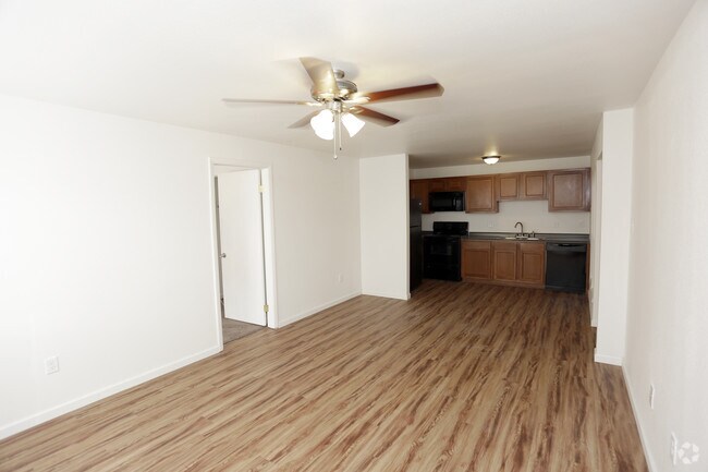 2BR, 2BA - 820 SF