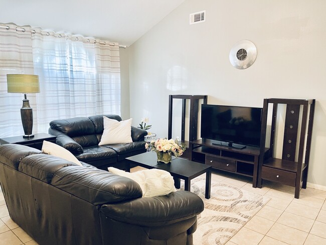 Photo - 118 Willoughby Ct