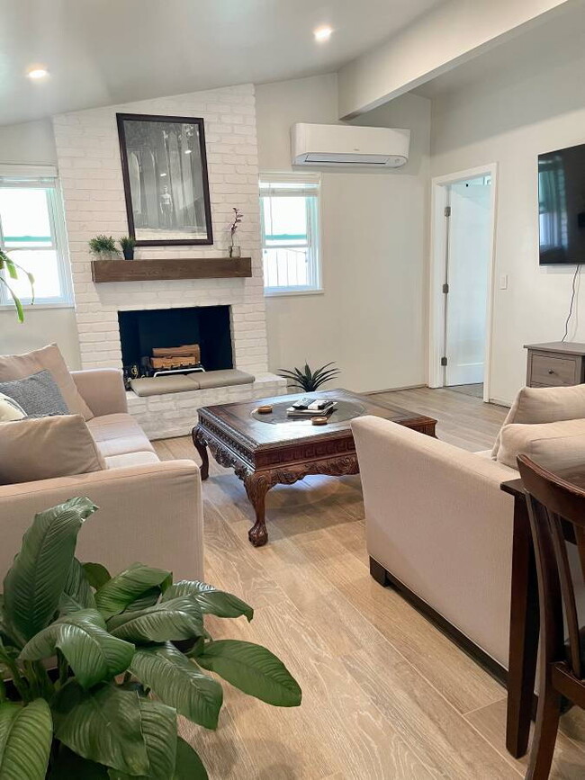 Photo - North Clairemont - Private Primary Suite & Outdoor Patio, Utilities Included Unidad D