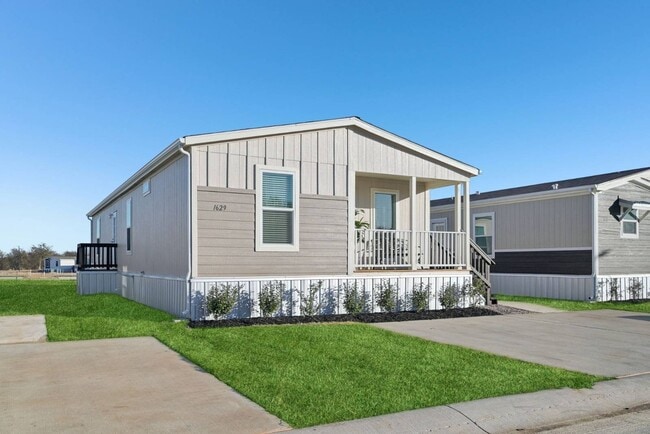 Photo - 1611 American Dr