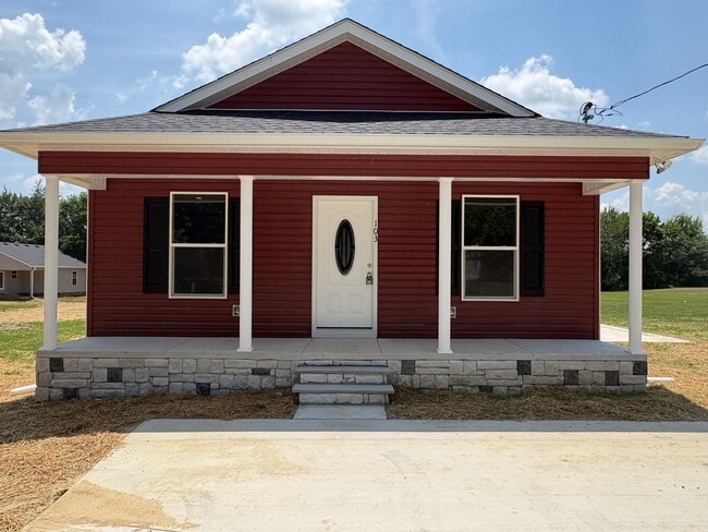 Building Photo - BRAND NEW Home with large yard in Tullahoma...