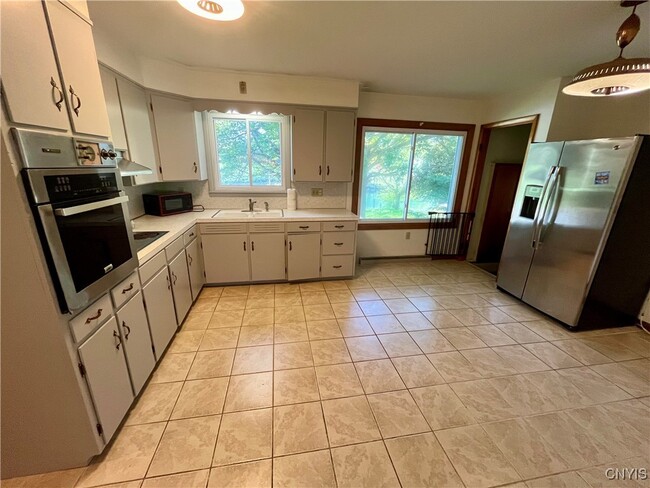 Building Photo - 91 Pulsifer Dr Rental