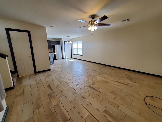 Photo - 415 NW Bell Ave