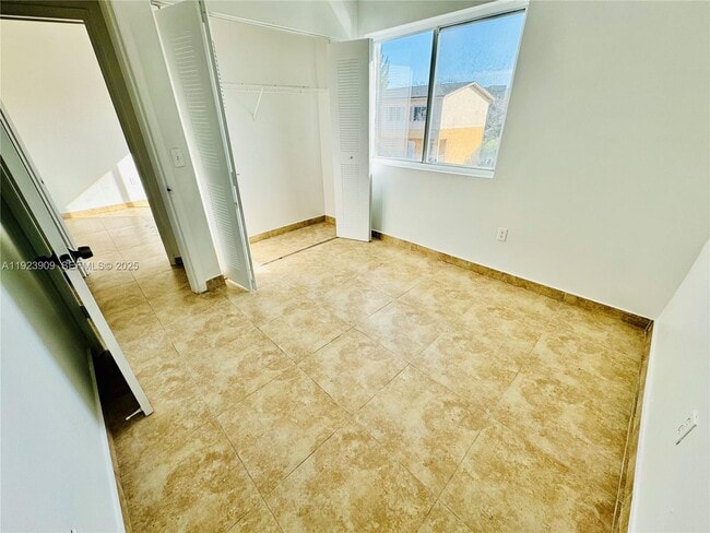 Photo - 6245 SW Kendale Lakes Cir Unit 208