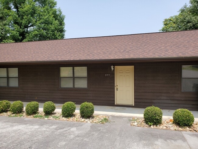 Building Photo - Maryville Perfect Location 2BR/1BA Condo