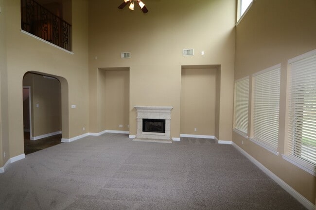Photo - 7102 Spring Run Ln