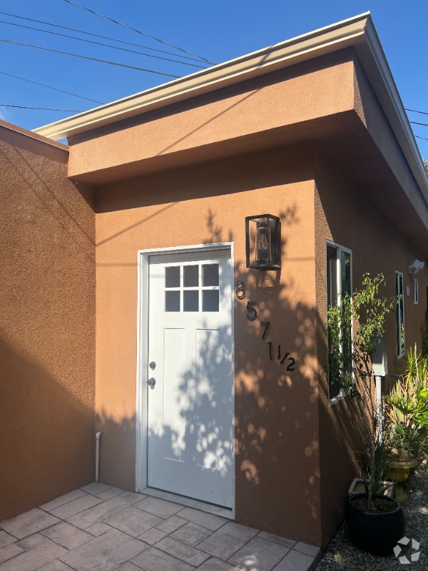 Building Photo - 8571 Airdrome St Rental