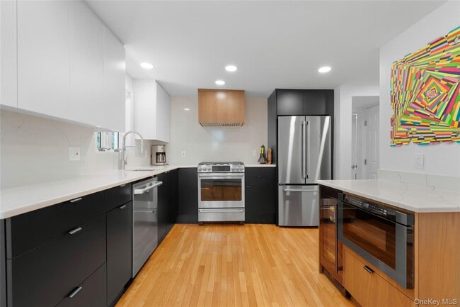 Photo - 595 Piermont Ave