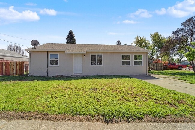 Building Photo - Beautifully Remodeled 3-Bedroom Home with Modern Upgrades