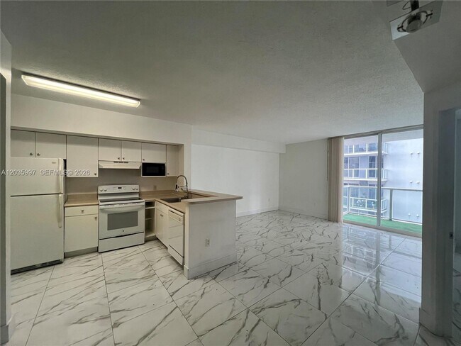 5085 NW 7th St Unit 711