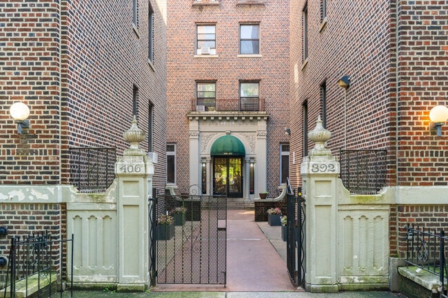 Photo - 392 St Johns Pl