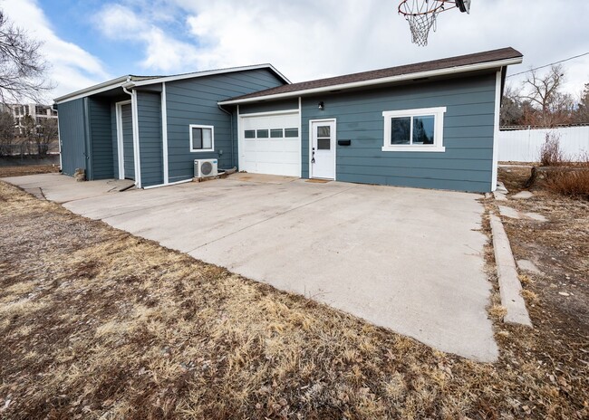 Building Photo - 3800 Templeton Gap Rd