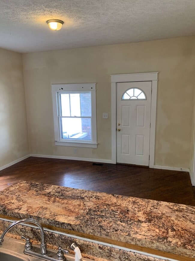 Photo - 5 bedroom Available!! ***AUG 2027*** 5 bed, 3 bath Near Kirkwood!