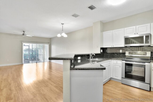 6527 Catalina Ln