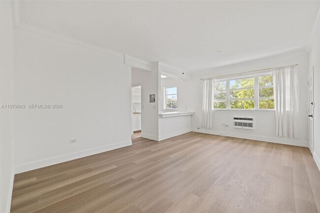 Building Photo - 4710 Pine Tree Dr Unit 26