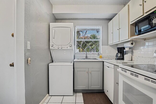 Photo - 1775 N Andrews Square Unidad 102A