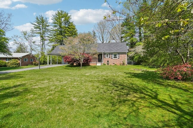 Photo - 710 Heatherwood Dr