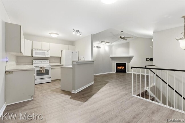 Photo - 1563 N Bywood Ave