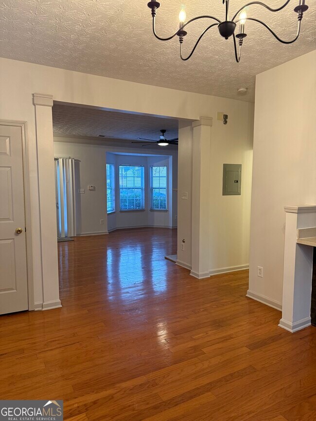 Photo - 5460 Hampton Ct