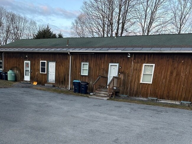 Building Photo - 13 Waushacum Ave Unit 2