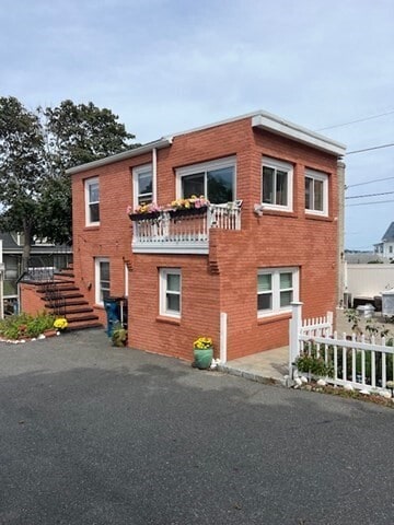 Building Photo - 54 Lennox Rd Unit 2 Rental