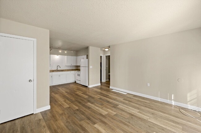 Photo - 404 Sunny Ln