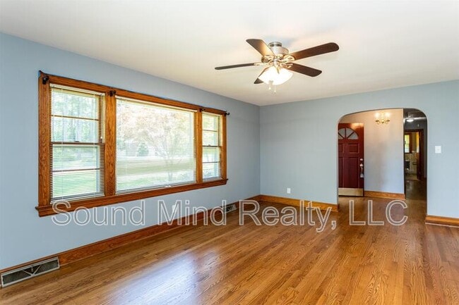 Photo - 300 Tyson Ave