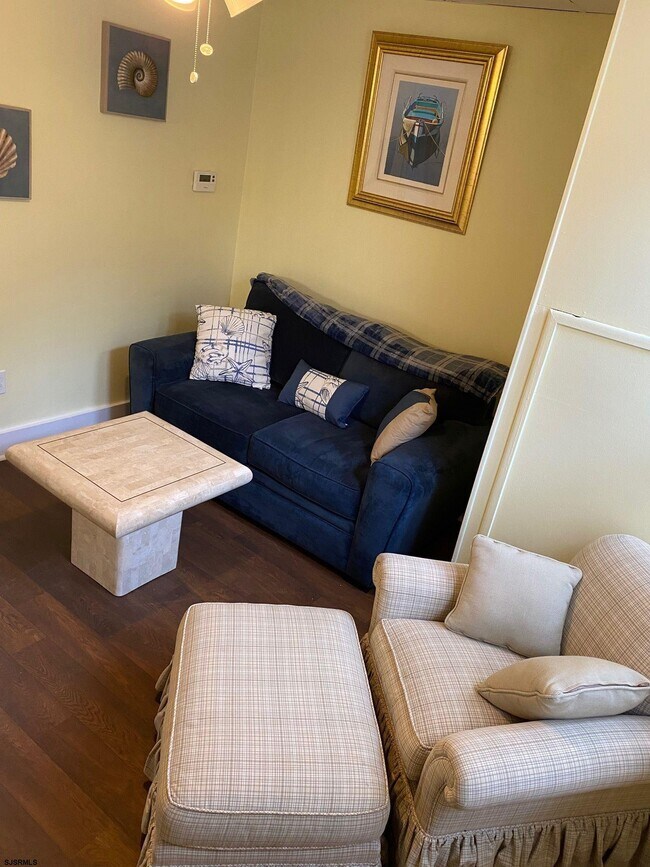 Photo - 104 N Cambridge Ave Unidad rear