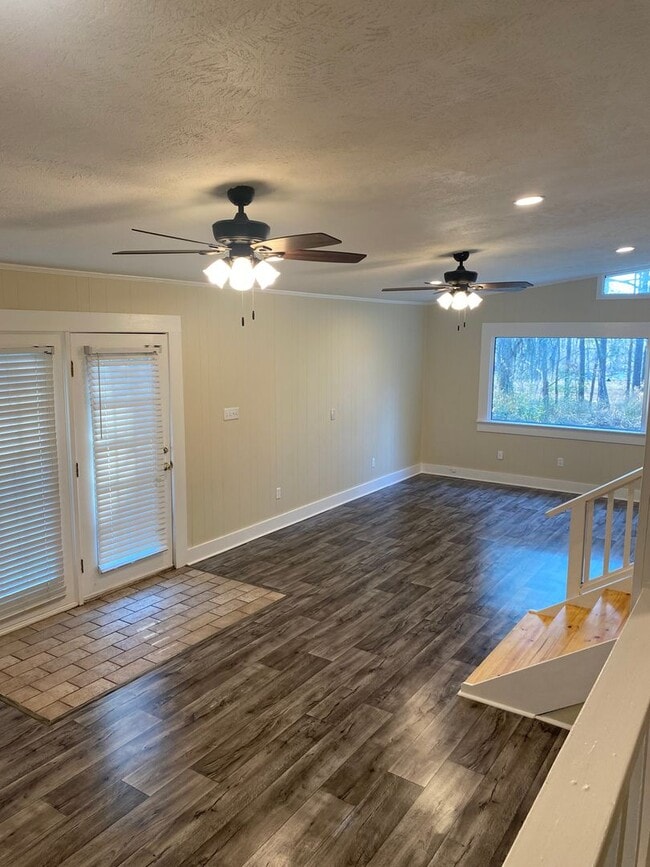 7600 Pond Dr