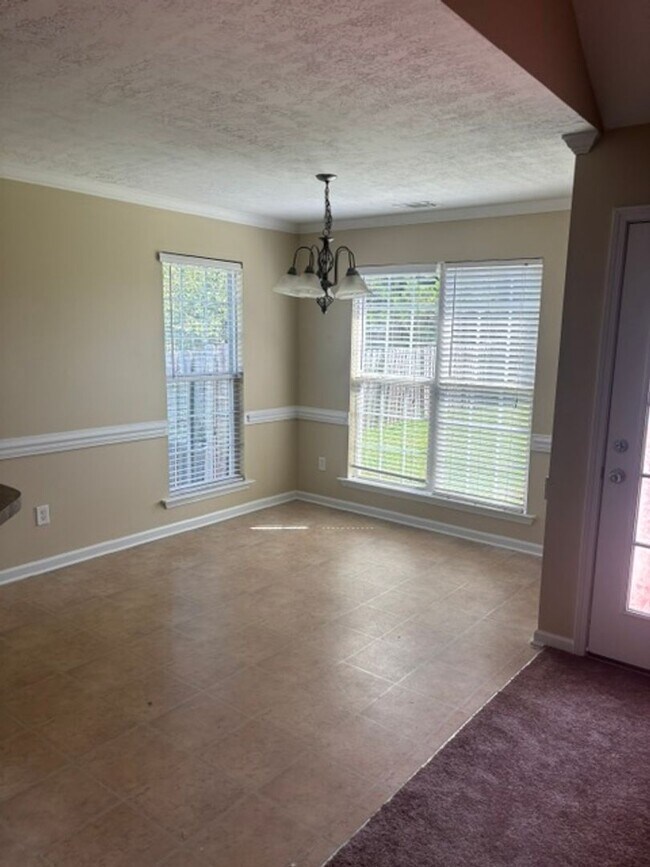 Photo - 452 Lory Ln